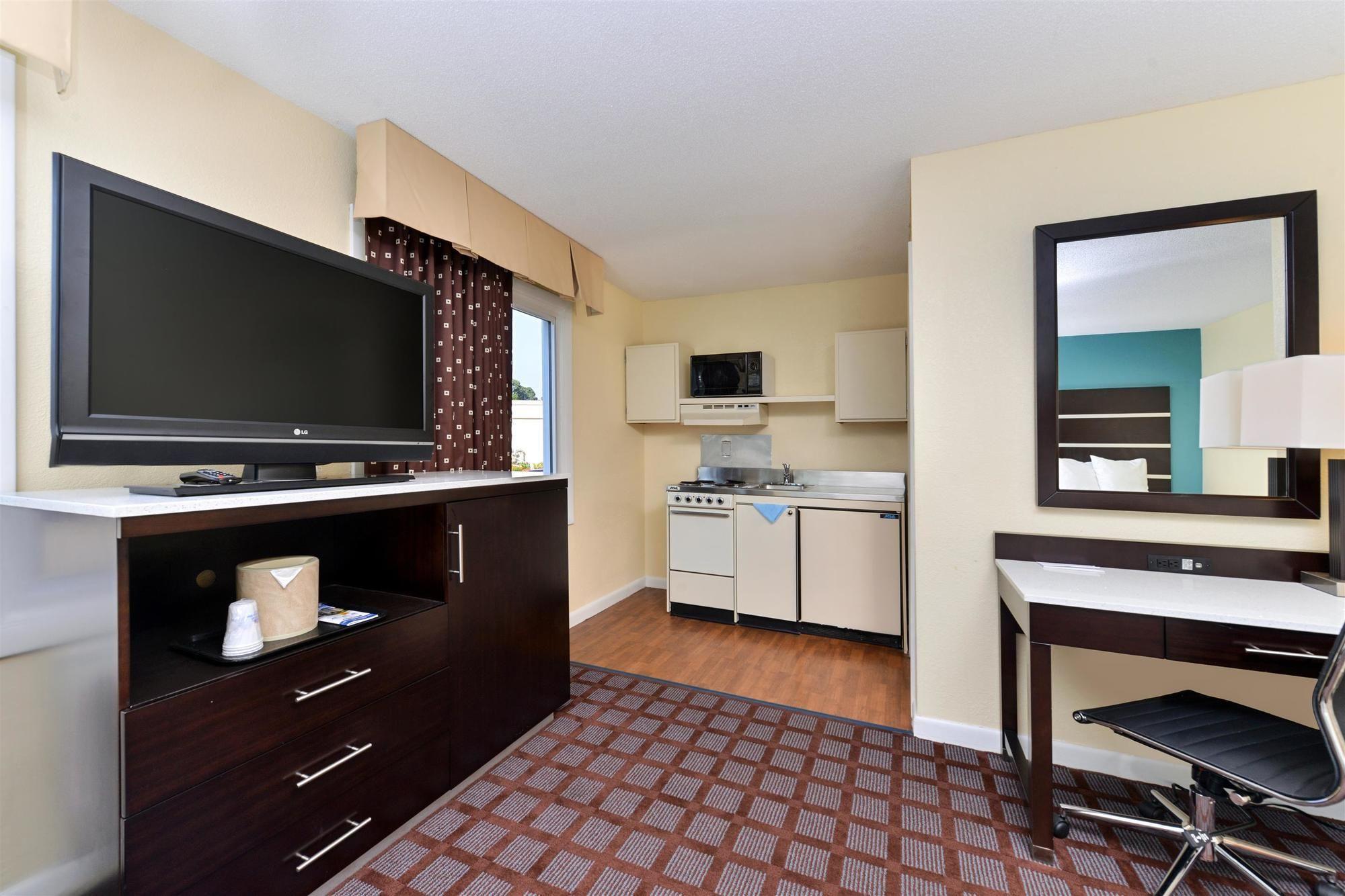 Americas Best Value Inn New London Mystic Eksteriør billede