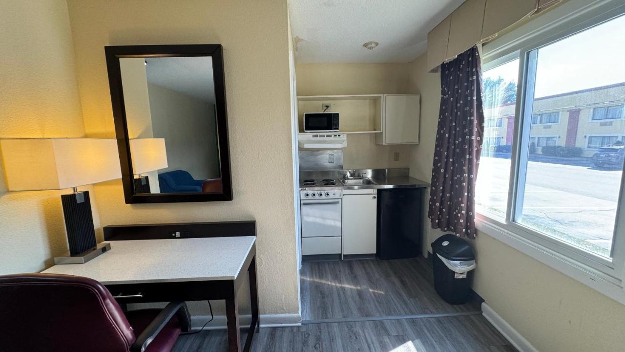 Americas Best Value Inn New London Mystic Eksteriør billede