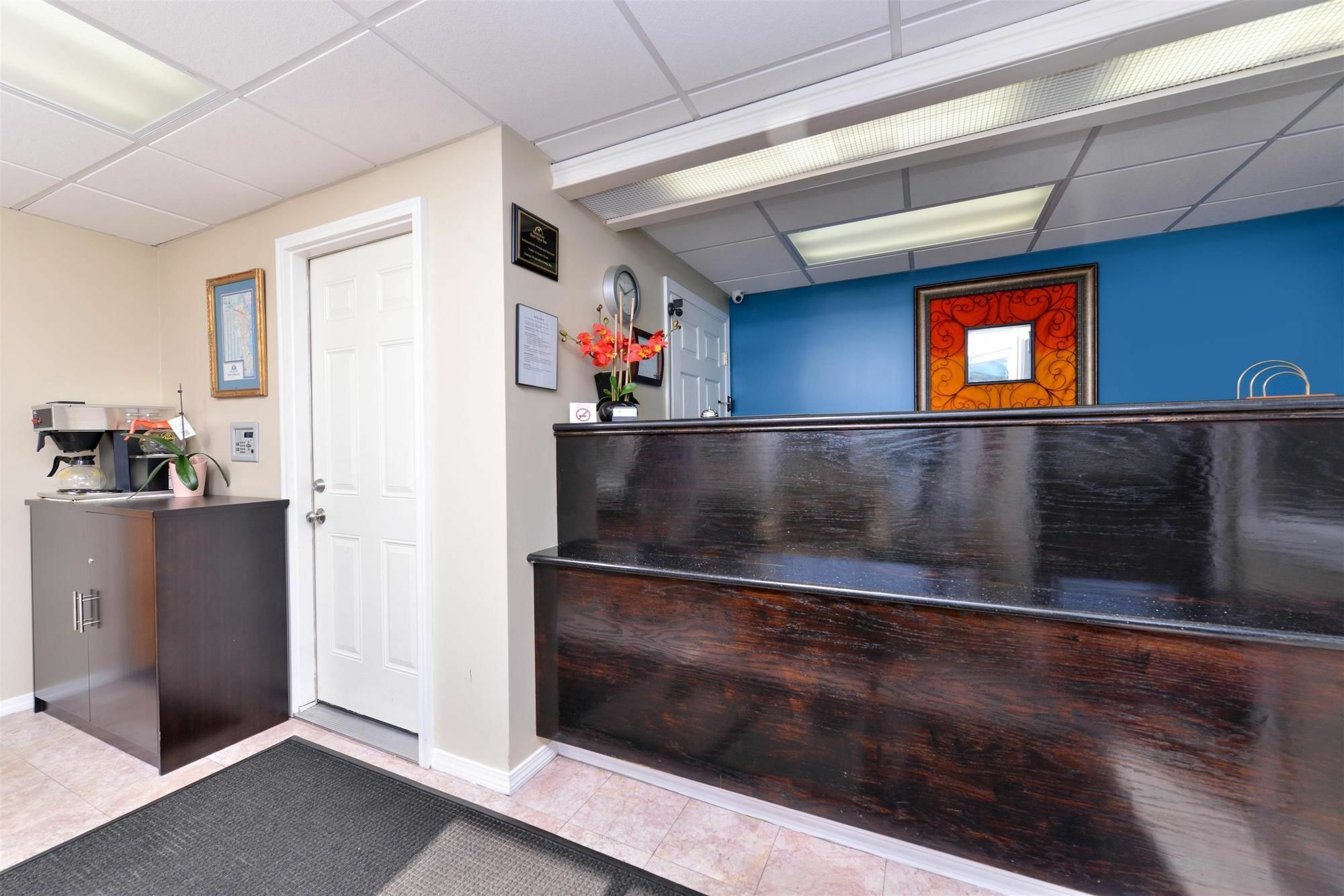 Americas Best Value Inn New London Mystic Eksteriør billede