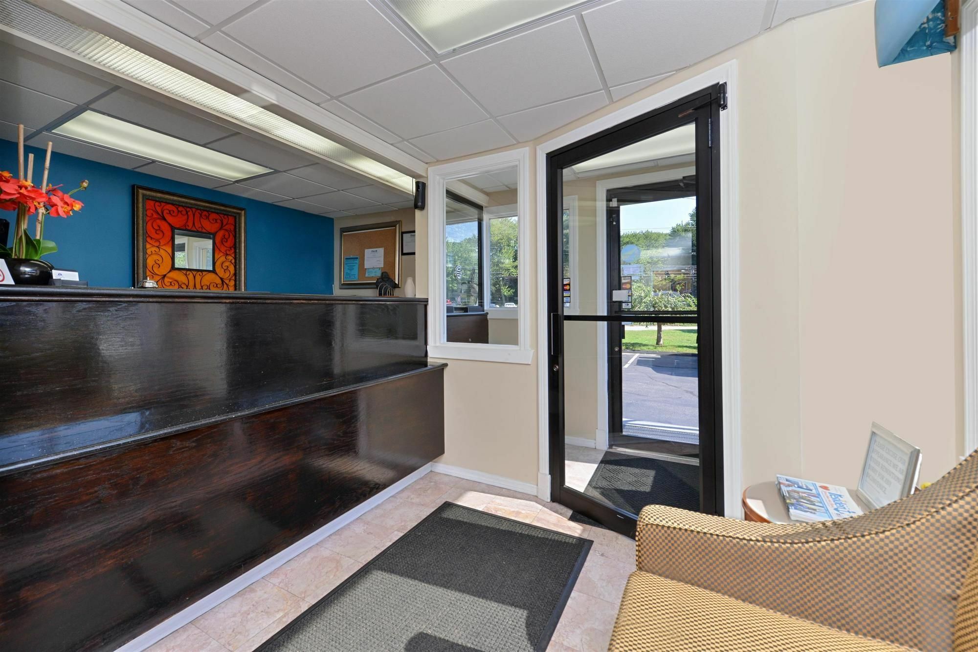 Americas Best Value Inn New London Mystic Eksteriør billede